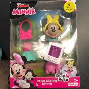 NIB snap n’ pose Minnie Mouse roller skating set